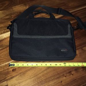 Solo laptop bag slim